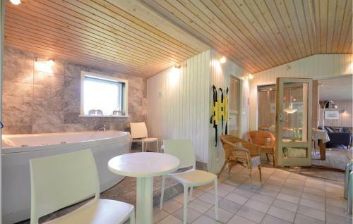 Holiday Home Tingbakken