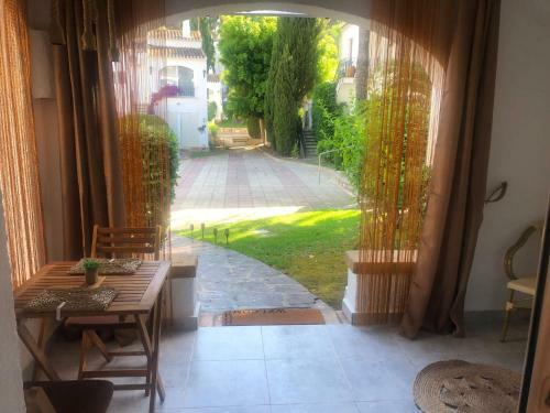 New Modern 1 Bedroom Apartment Toscamar