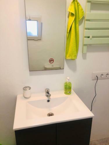 New Modern 1 Bedroom Apartment Toscamar