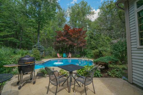 Maine Estate Home With Backyard Pool!