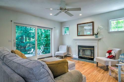 Marion Home With Private Deck Less Than 1 Mi From Beach