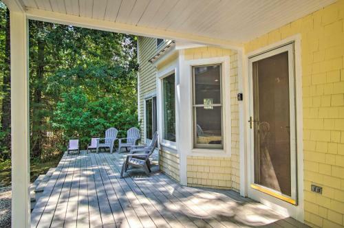 Marion Home With Private Deck Less Than 1 Mi From Beach