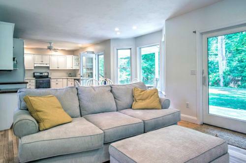Marion Home With Private Deck Less Than 1 Mi From Beach