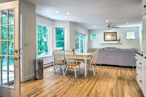 Marion Home With Private Deck Less Than 1 Mi From Beach