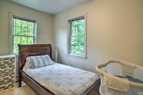 Marion Home With Private Deck Less Than 1 Mi From Beach