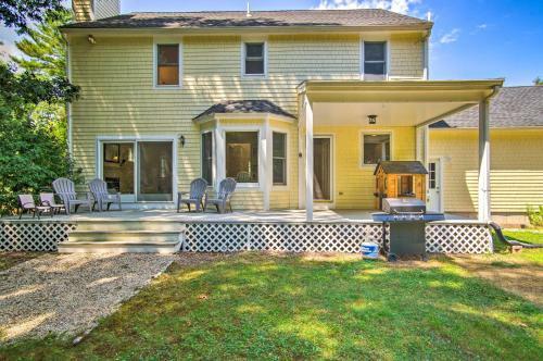 Marion Home With Private Deck Less Than 1 Mi From Beach