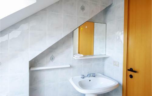 Nice Apartment In Tre Camini With Wifi And 1 Bedrooms