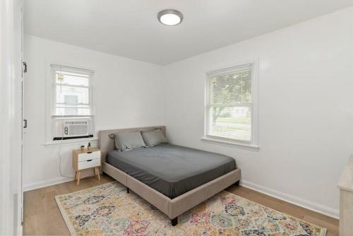 Cute 2 Bed 1 Bath Home In Royal Oak