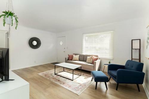 Cute 2 Bed 1 Bath Home In Royal Oak