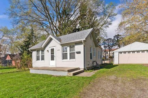 Cozy & Quaint Southfield Home
