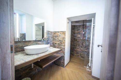 Hostal Around Lago Maggiore Rooms
