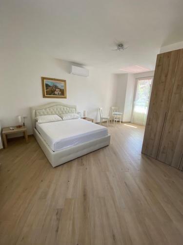 Hostal Around Lago Maggiore Rooms