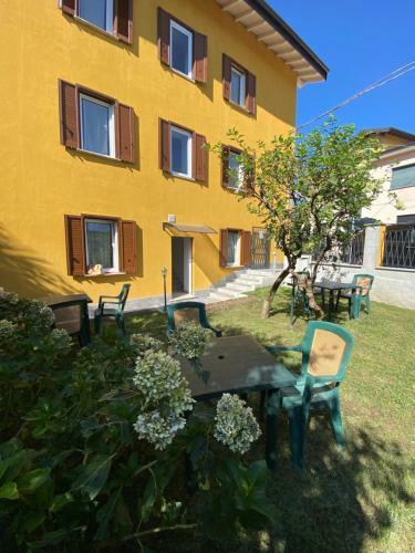 Hostal Around Lago Maggiore Rooms