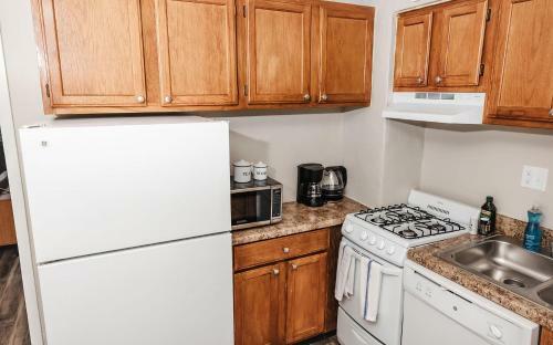 Private Apartment In University City With Pool