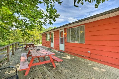 Lakefront Reeds Spring Cabin With Deck And Pool!