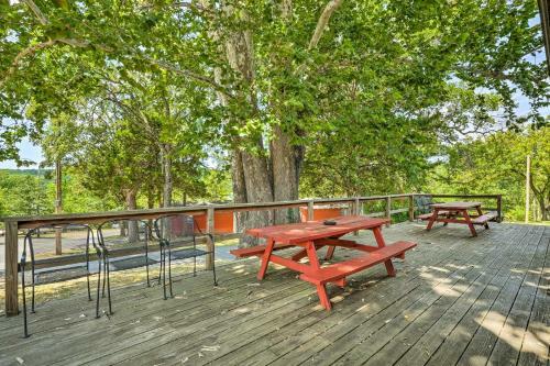Lakefront Reeds Spring Cabin With Deck And Pool!