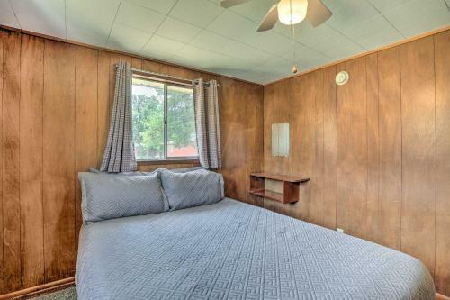 Lakefront Reeds Spring Cabin With Deck And Pool!