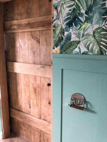 The Caswell Bay Hide Out