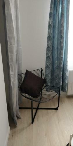 Modern 1 Bedroom Apartment Near The Metro.