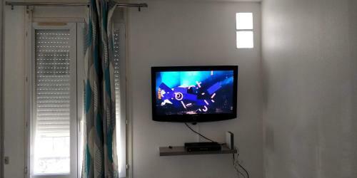 Modern 1 Bedroom Apartment Near The Metro.