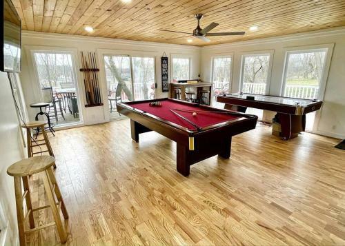 Beautiful Country House With Pool And Game Room