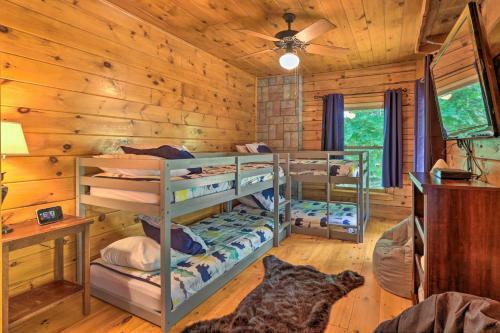 Rustic Boone Abode With Private Yard And Hot Tub!