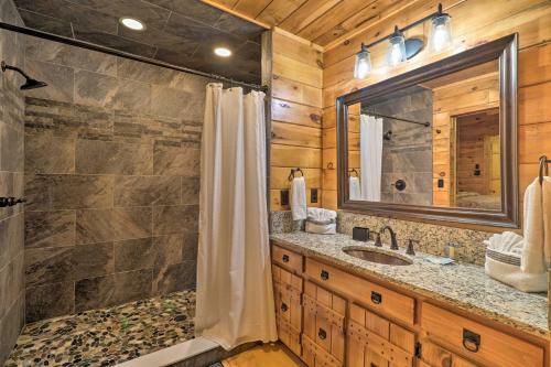 Rustic Boone Abode With Private Yard And Hot Tub!