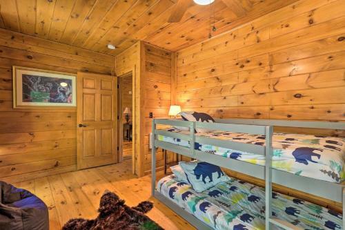 Rustic Boone Abode With Private Yard And Hot Tub!
