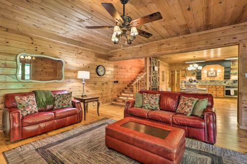 Rustic Boone Abode With Private Yard And Hot Tub!