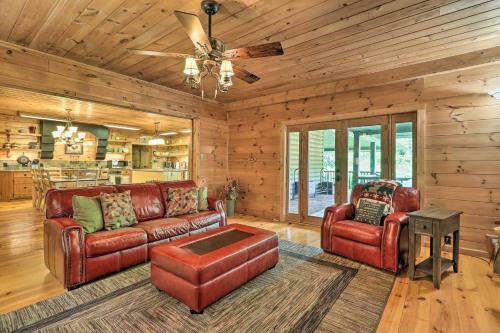 Rustic Boone Abode With Private Yard And Hot Tub!