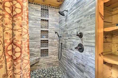 Rustic Boone Abode With Private Yard And Hot Tub!