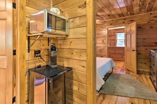 Rustic Boone Abode With Private Yard And Hot Tub!