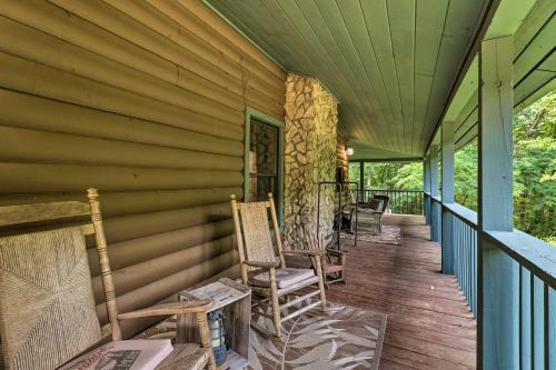 Rustic Boone Abode With Private Yard And Hot Tub!