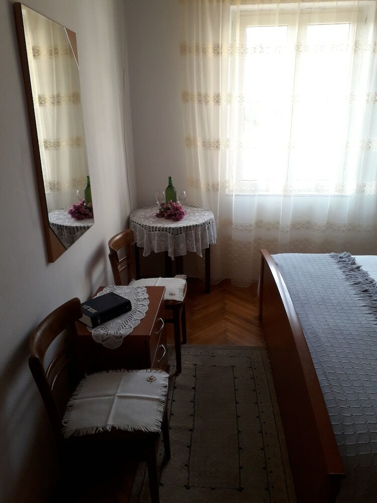 Hostal Guest House Roza