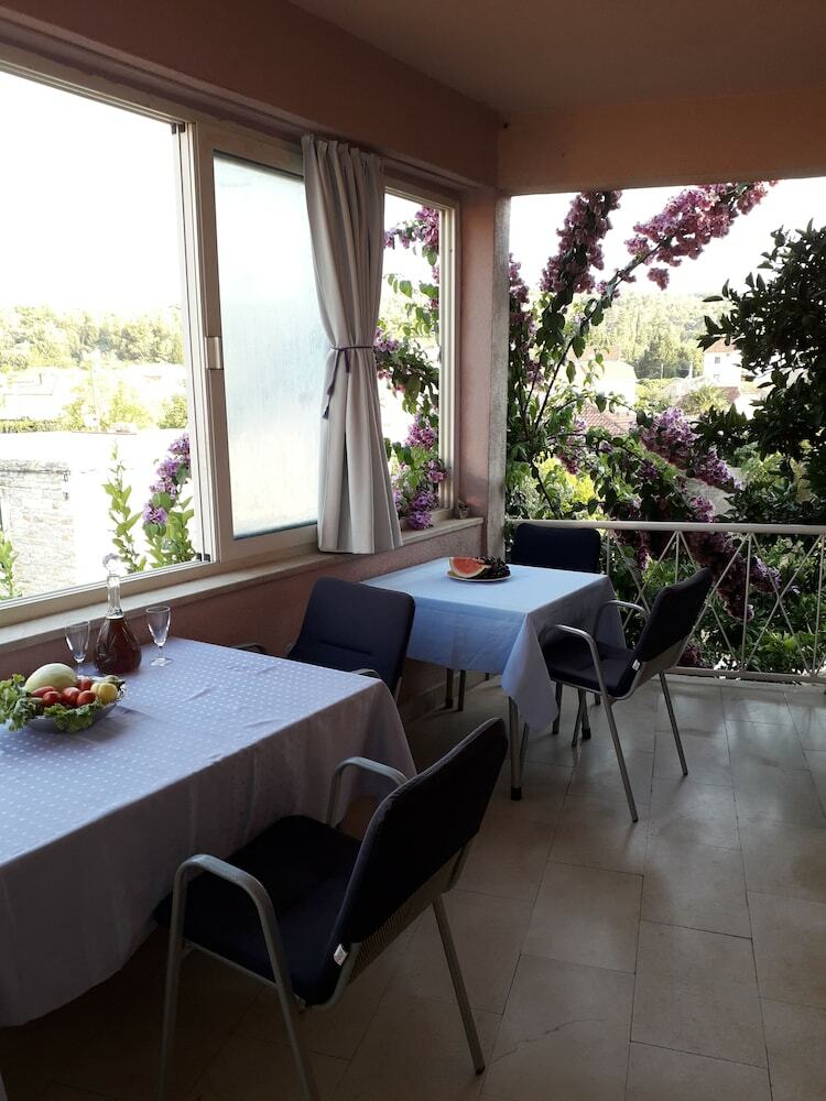 Hostal Guest House Roza