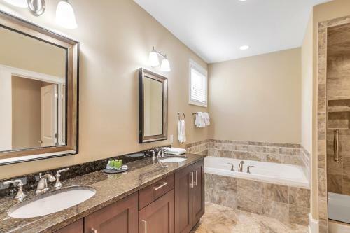 Spacious Home With 4 Master Suites In Quiet Community Home