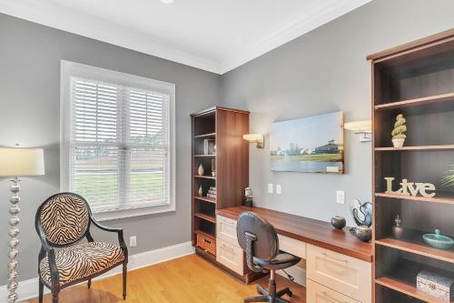 Spacious Home With 4 Master Suites In Quiet Community Home