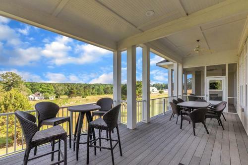 Spacious Home With 4 Master Suites In Quiet Community Home