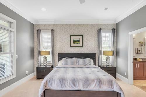 Spacious Home With 4 Master Suites In Quiet Community Home