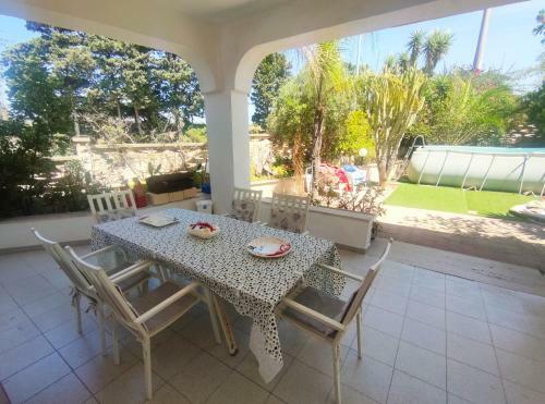 In Villa Con Piscina E Jacuzzi A San Leone