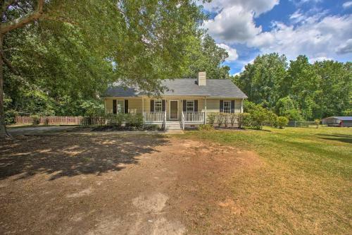 Greenville Cottage With Private Backyard And Deck