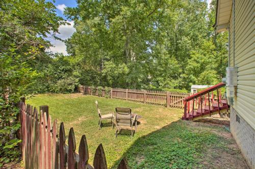 Greenville Cottage With Private Backyard And Deck