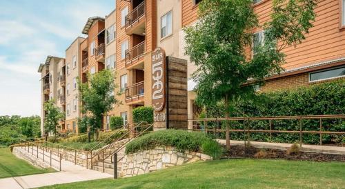 Cozysuites 1br South Congress Apartment W Pool