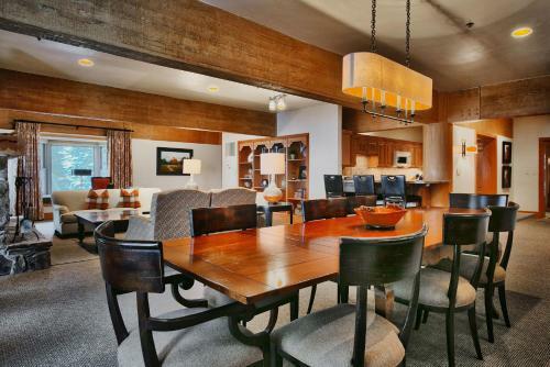 Luxury Four Bedroom Townhouse Townhouse