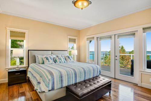 The Luxe Lookout