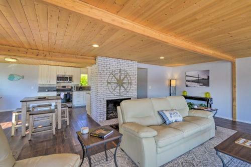 Waterfront Gig Harbor Home With Furnished Deck