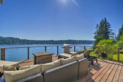 Waterfront Gig Harbor Home With Furnished Deck