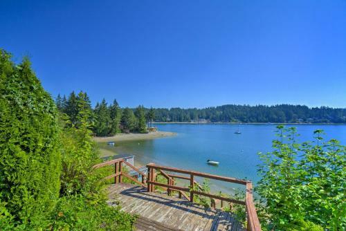 Waterfront Gig Harbor Home With Furnished Deck