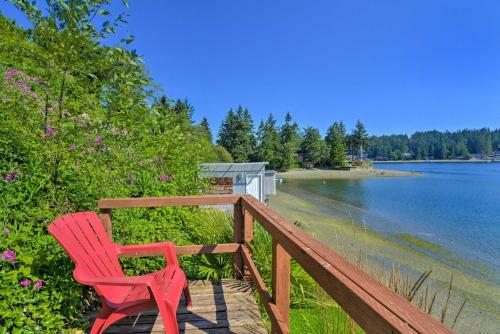 Waterfront Gig Harbor Home With Furnished Deck