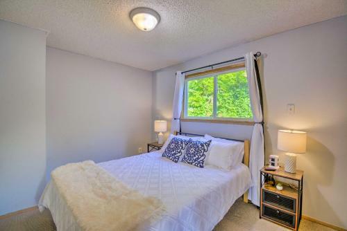 Waterfront Gig Harbor Home With Furnished Deck